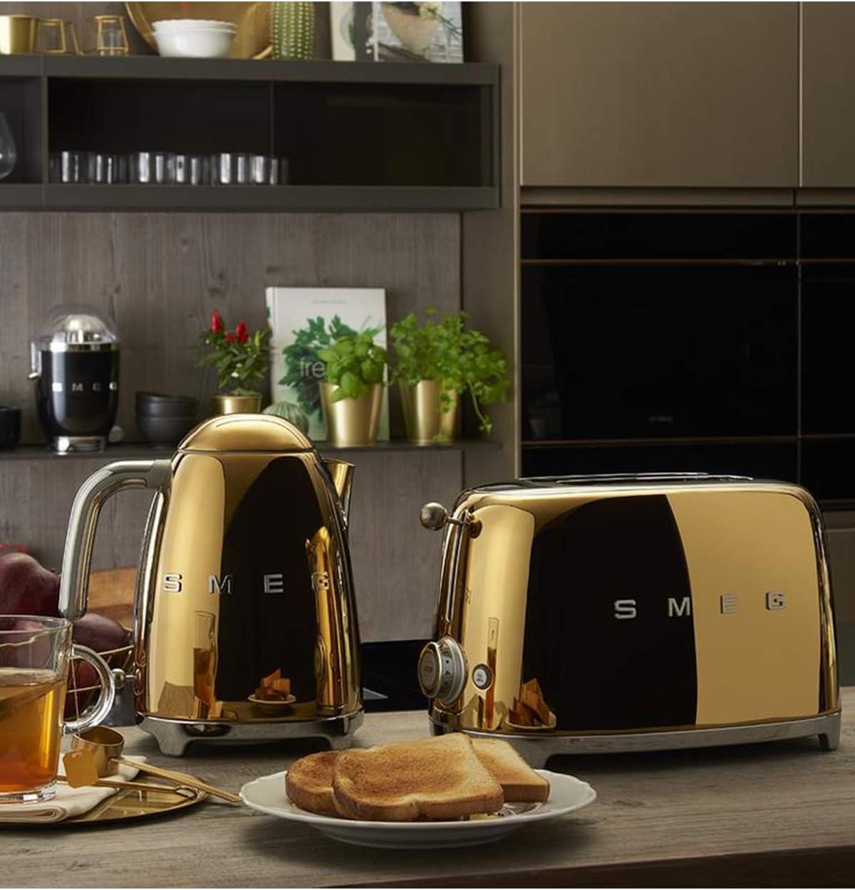 SMEG 1.7L Kettle Gold Retro 50's
